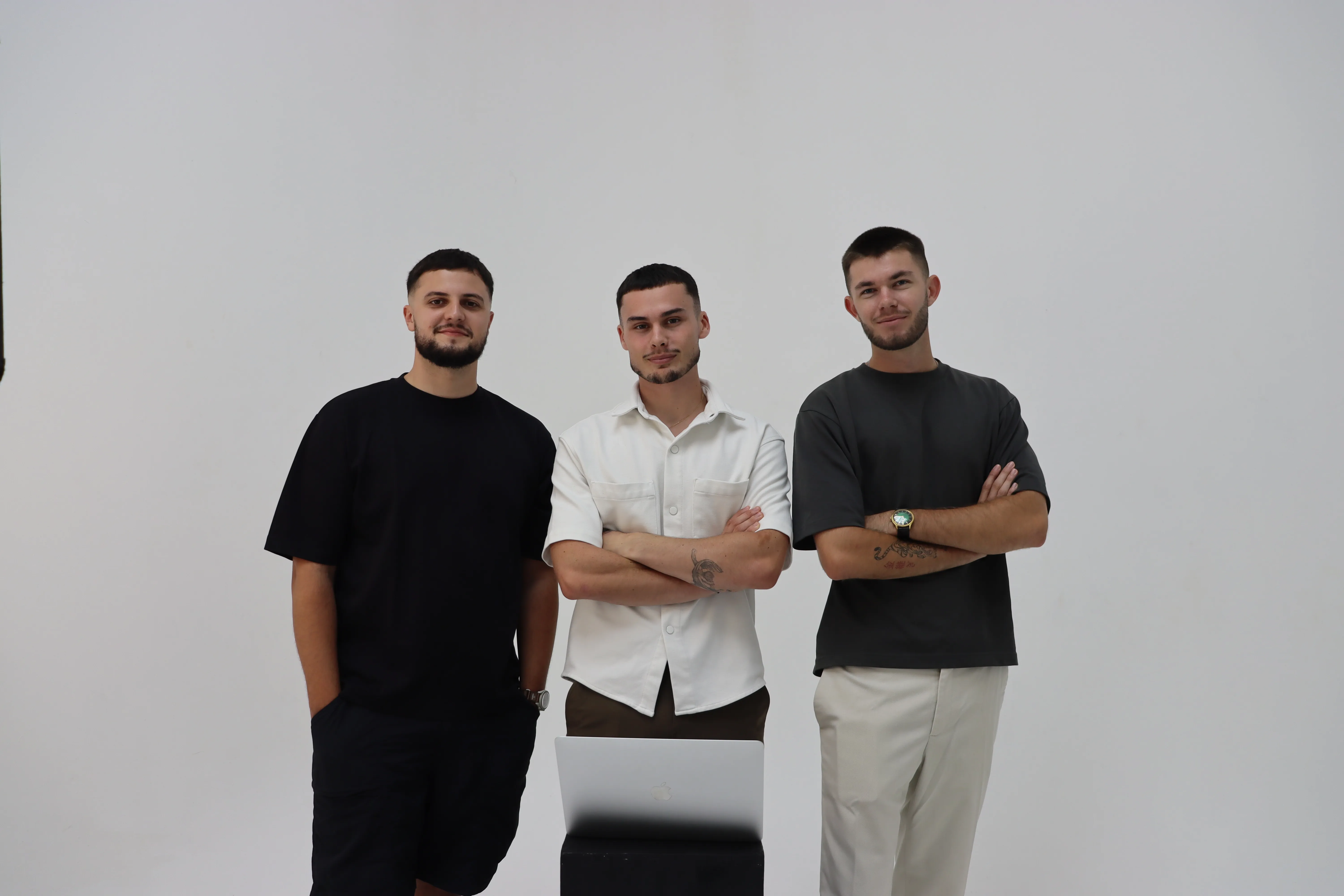 Entrepreneur satisfait de sa nouvelle boutique Shopify